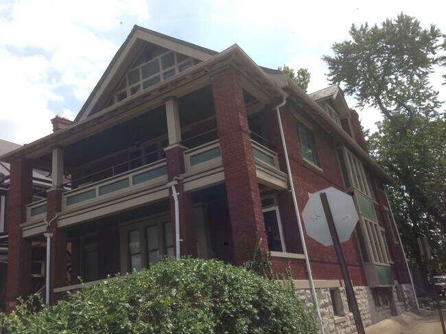 Building Photo - 1679 Bryden Rd