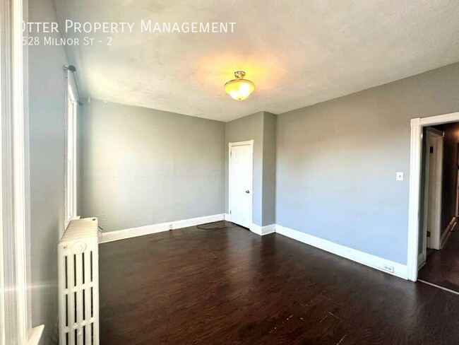 Foto del edificio - Charming 2BR/1BA Northeast Philly Apt with...