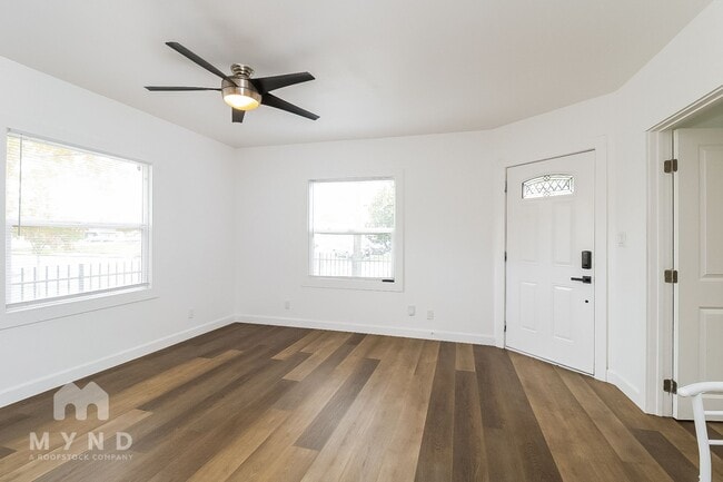 Foto del edificio - 702 Dixieanne Ave