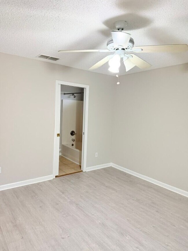 Building Photo - 25 Ryarbor Dr