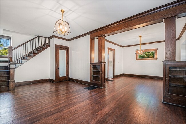Foto del edificio - 127 Trowbridge St NE