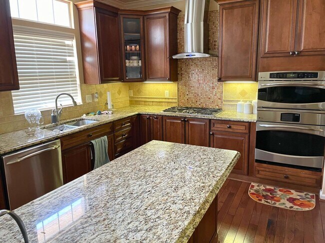 Foto del edificio - 9908 E Hill Dr