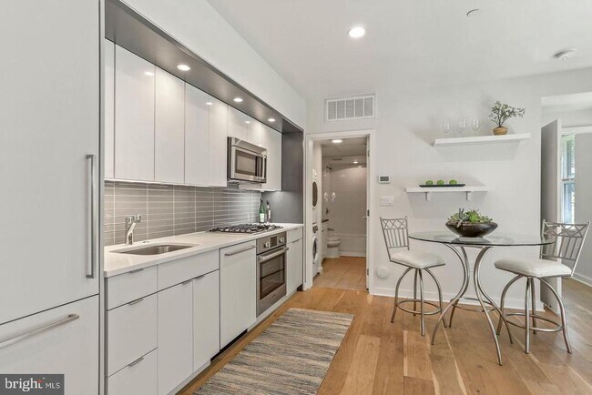 Foto del edificio - 129 W St NW
