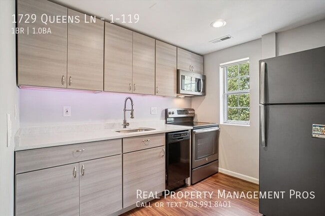 Building Photo - 1729 Queens Ln