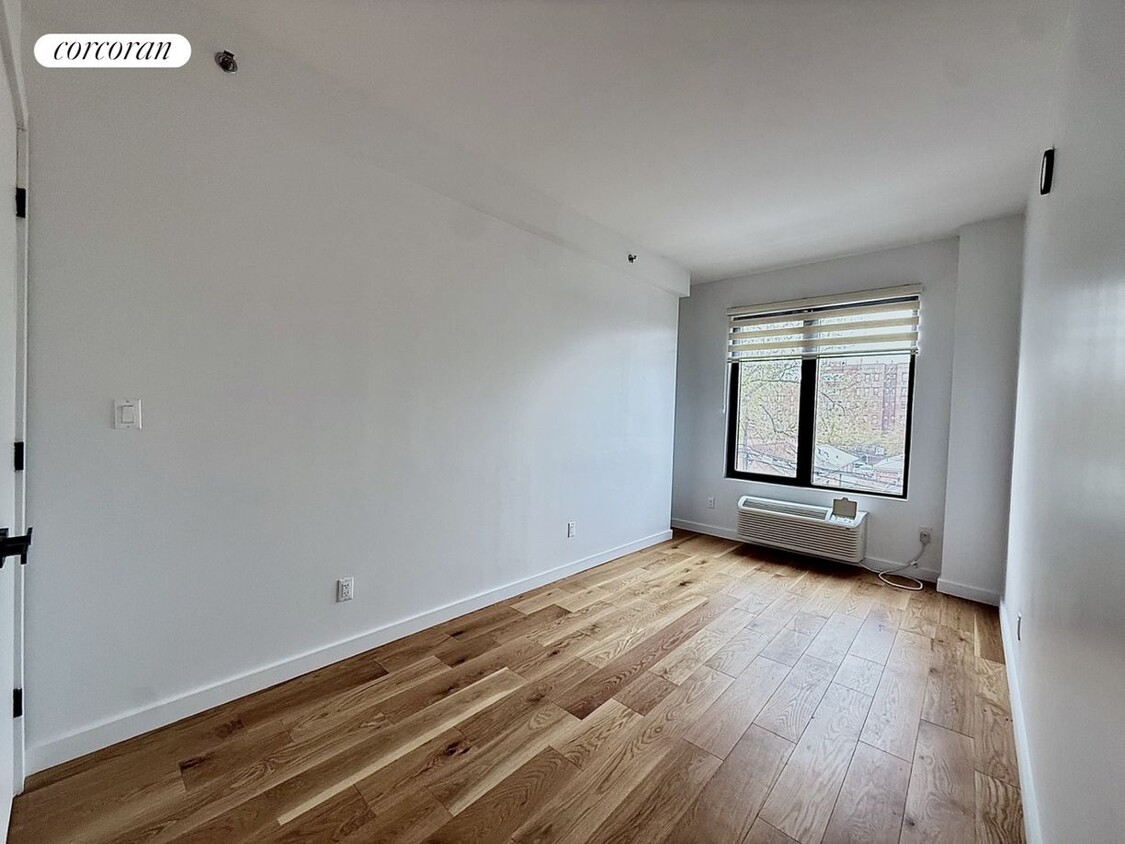 Foto principal - 83-15 Parsons Blvd