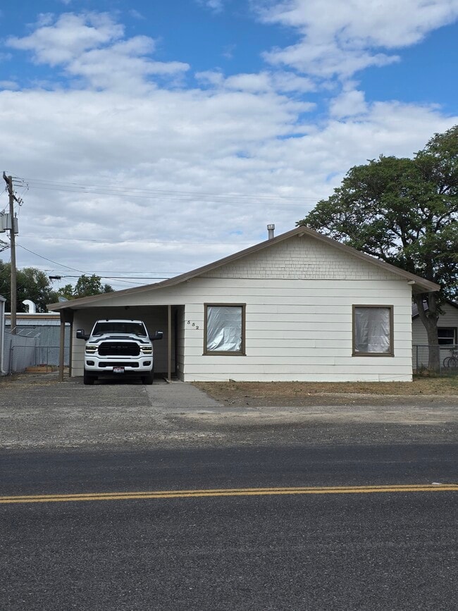 Building Photo - 552 5th Ave W