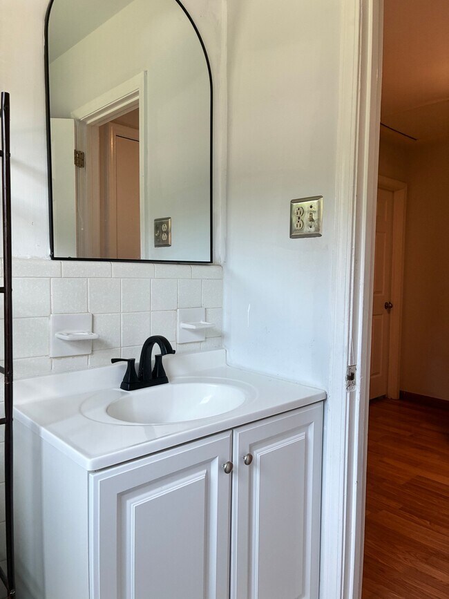 Foto del edificio - 6433 Valley Brook Dr