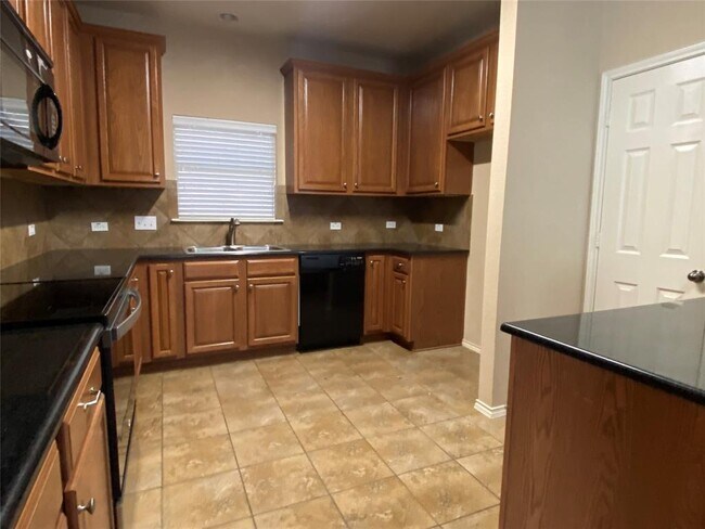 Foto del edificio - 1501 Big Thicket Dr