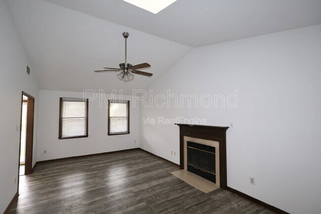 Foto del edificio - 8303 Morelock Ct