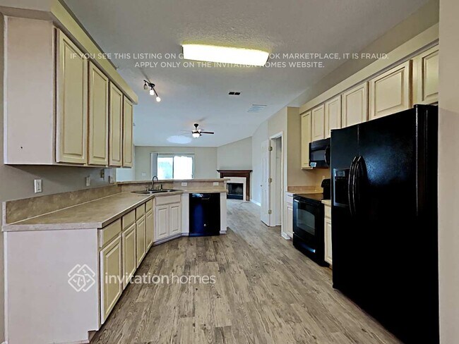 Building Photo - 15574 Spotted Saddle Cir