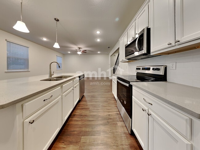 Building Photo - 497 Onate Cir