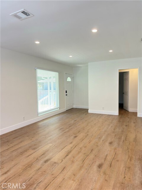 Building Photo - 337 E Everett Pl