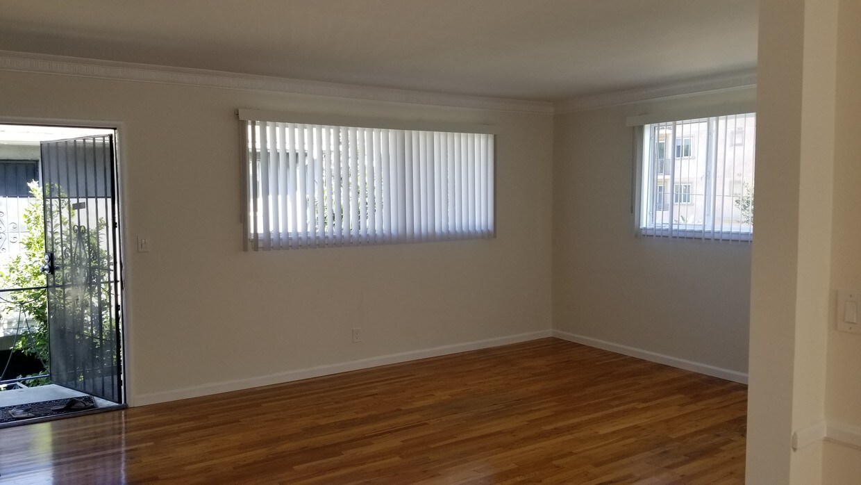 Living room - 10943 National Blvd