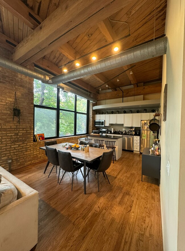 Foto del edificio - 2210 W Wabansia Ave