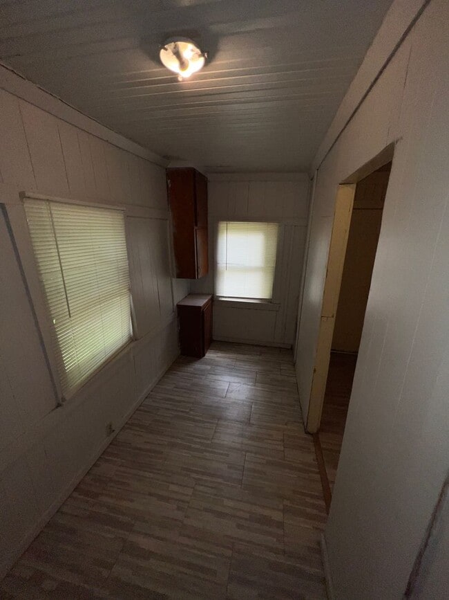 Building Photo - 2549 Quinton St