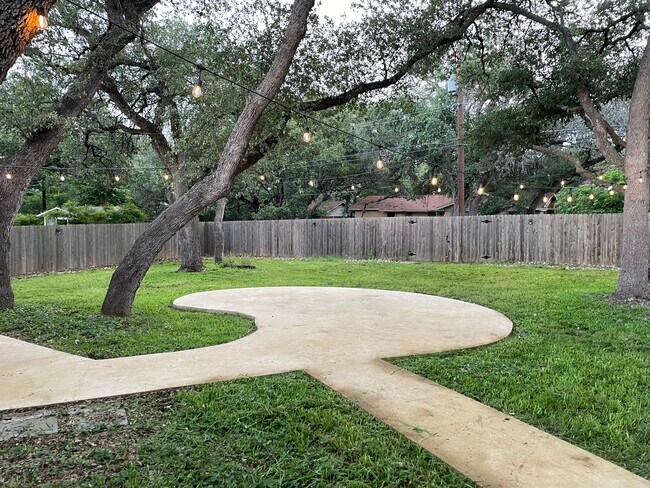 Building Photo - 11003 Janet Lee Dr