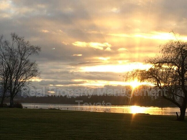 Foto del edificio - 129 E Wiser Lake Rd