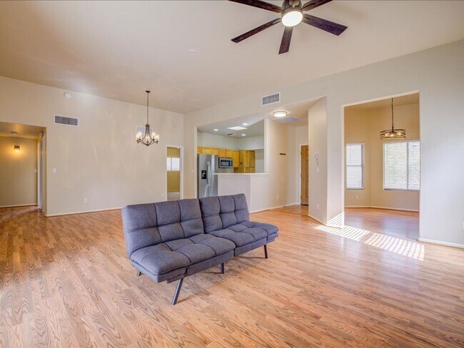 Foto del edificio - Beautiful 3 Bedroom Home with Office & Desert Landscaping !