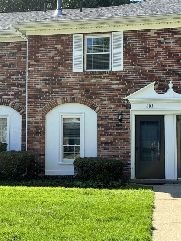 Building Photo - 603 Windsor Dr N