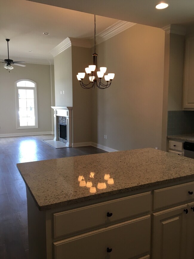 Foto del edificio - Brand new 3 br house by U club! dbl garage...