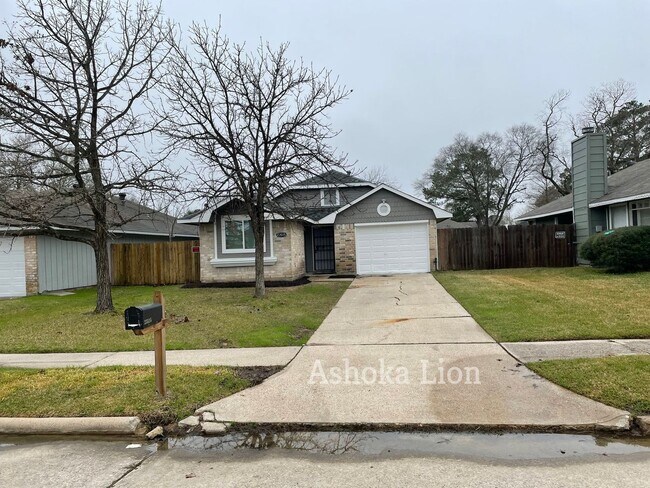 Building Photo - Cozy 2 bed 1 bath Home  Cozy home in the s...
