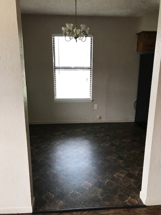 Building Photo - 711 Hawn Cir