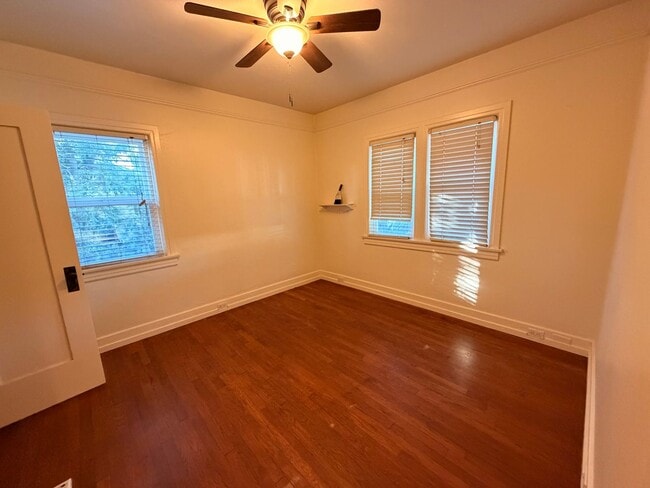 Building Photo - Cute home in Ventura Avenues includes garage for storage and a parking spot