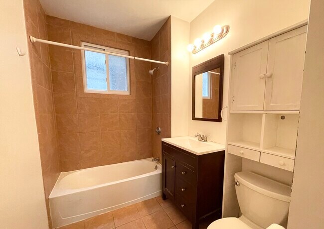 Building Photo - 52 Delle Ave