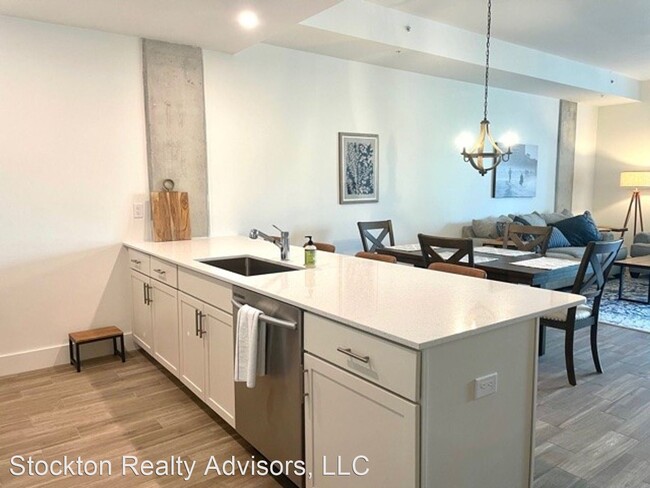 Building Photo - 2 br, 2 bath House - 332 Cocoanut St #308