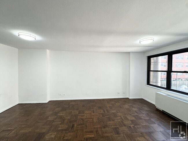Building Photo - 5 AVENUE