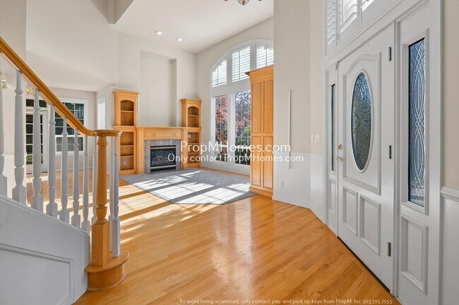 Building Photo - Gorgeous Lake Oswego Three Bedroom Oak Creek Home On Corner Lot!