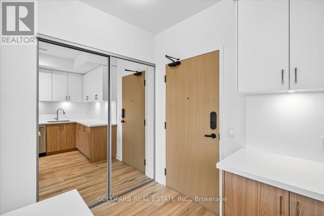 Photo du bâtiment - 333 Sunseeker Ave