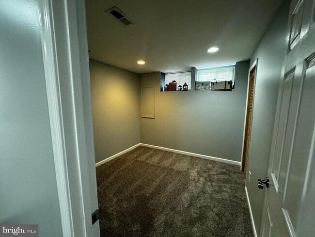 Foto del edificio - 8315 Township Dr