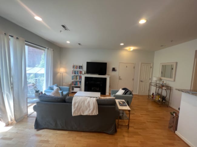 Building Photo - 1421 Chapin St NW