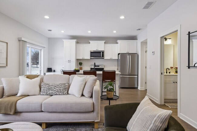 Building Photo - Model 3 Bedroom Town Home