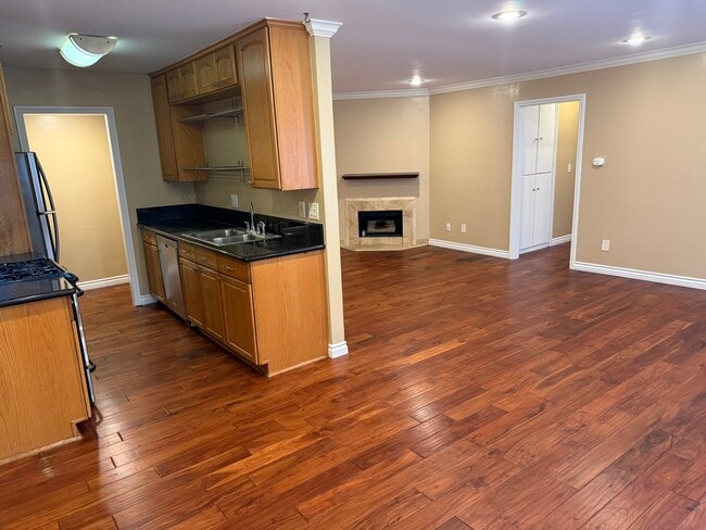 Building Photo - 2141 S Bentley Ave