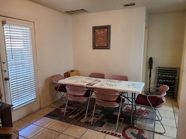 Foto del edificio - 304 N Clinton Ave