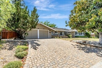 Building Photo - 6717 Hampton Dr