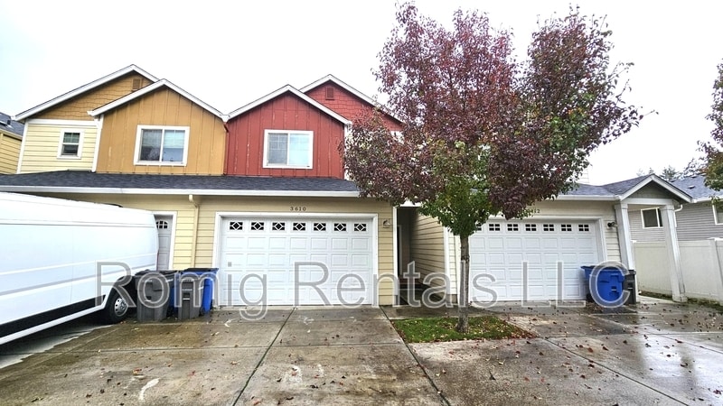Primary Photo - 3612 NE 81st Cir