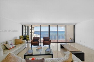 Building Photo - 2 Grove Isle Dr