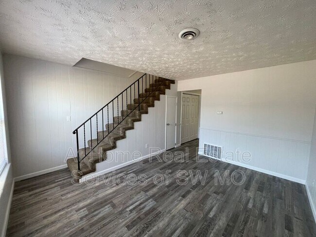 Building Photo - 3335 E Linwood St