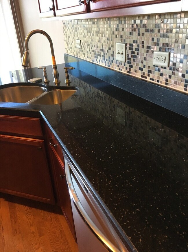 Foto del edificio - 950 Foxwood Ct