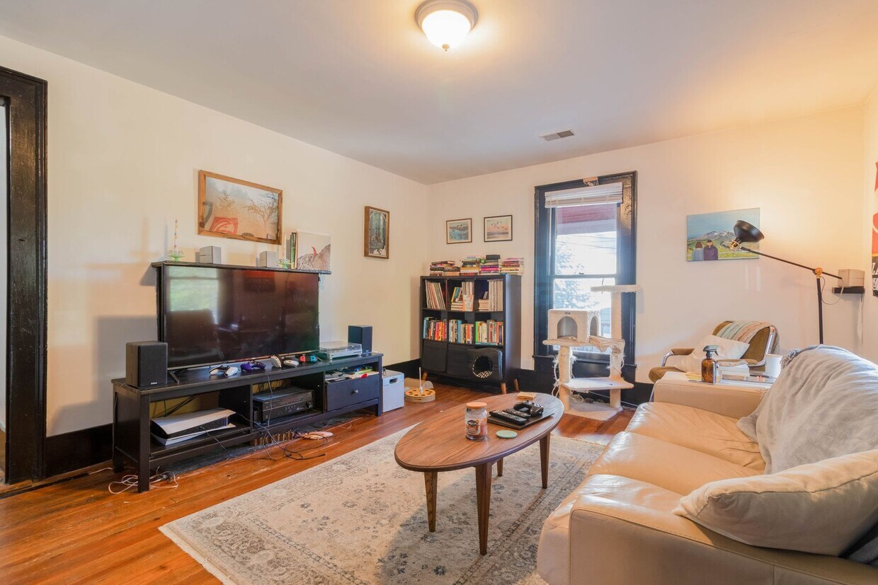 160 STRICKLAND l 3 BED, 1 BATH Apartment for Rent in Athens, GA