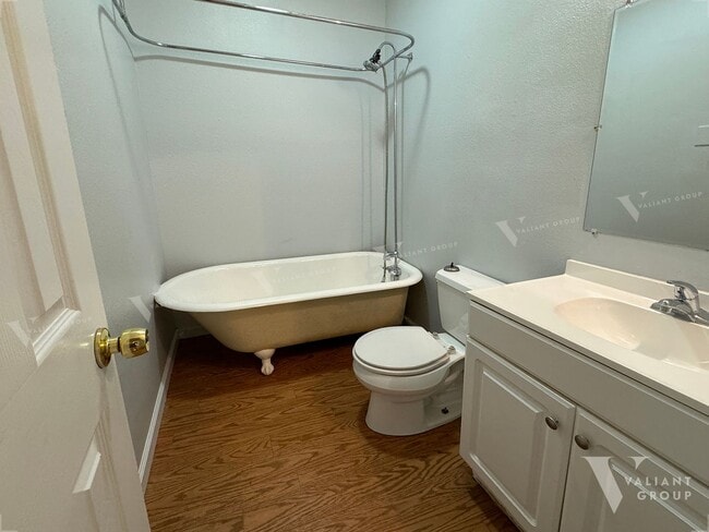 Building Photo - Cozy 3-Bedroom 1-Bathroom in Woodland Heig...