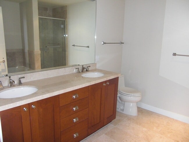 Building Photo - Electra! Spectacular Water and City views 28th floor 2bd 2ba NorthEast Corner