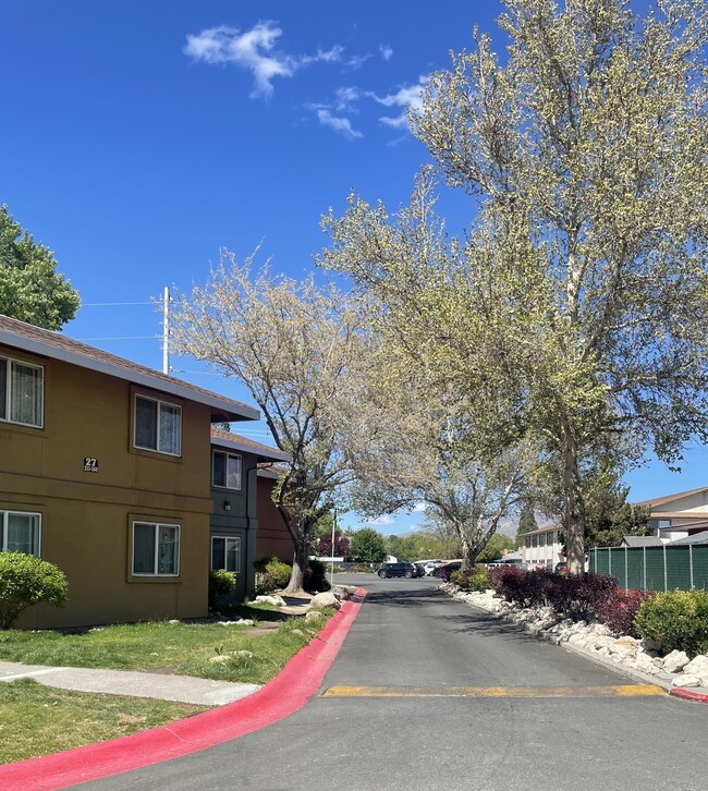 Building Photo - Parkside Gardens Apartments