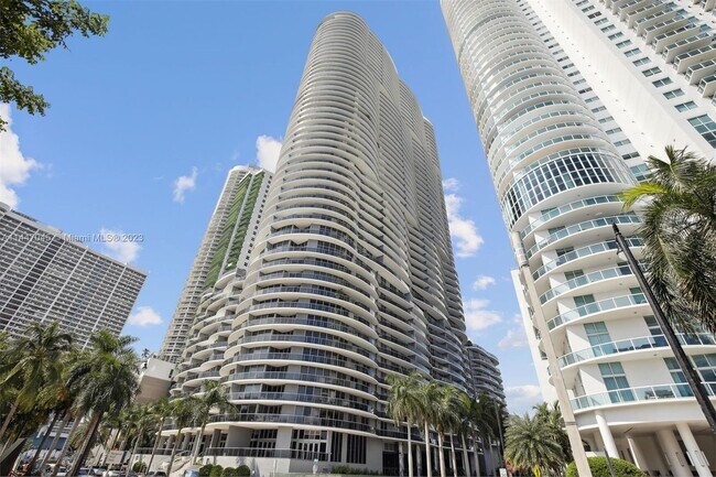 Foto del edificio - 488 NE 18th St