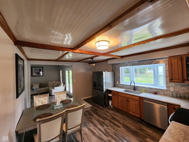 Foto del edificio - 106 S McCarty St