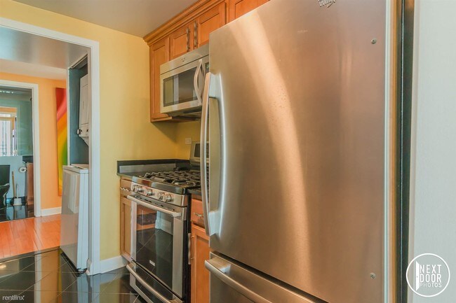 Foto del edificio - 3320 Spinnaker Ln