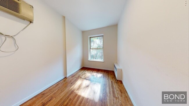 Building Photo - 214 E 85th St
